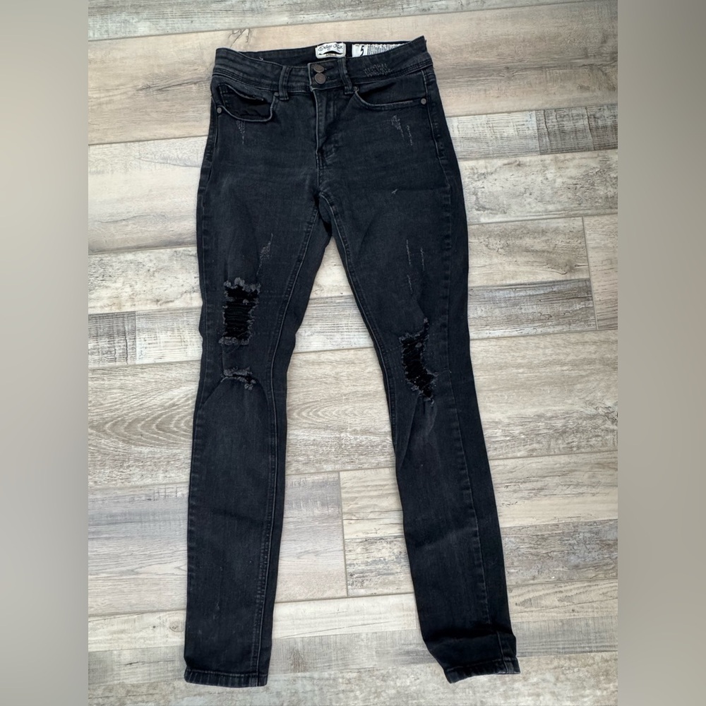 Stylish Black Distressed Women Jeans